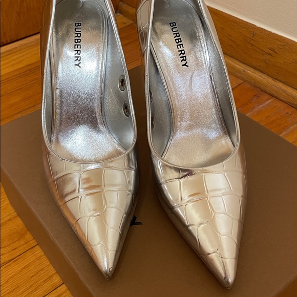 Burberry Heels Aubri Pointy Silver Leather Pumps Women's Size 38 - Picture 9 of 16